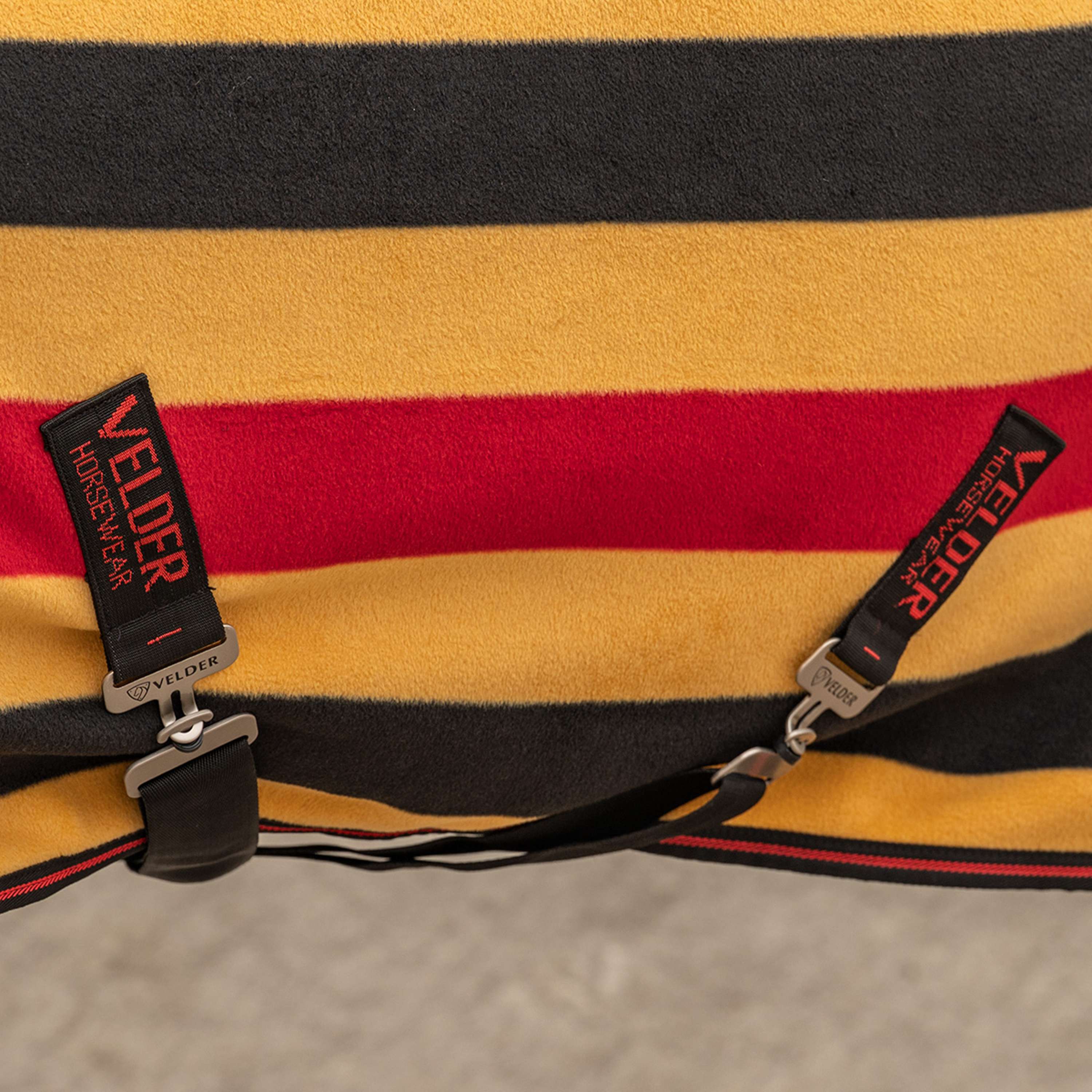 Velder Horsewear Premium Deluxe Fleece Cooler Rug Noir/Jaune