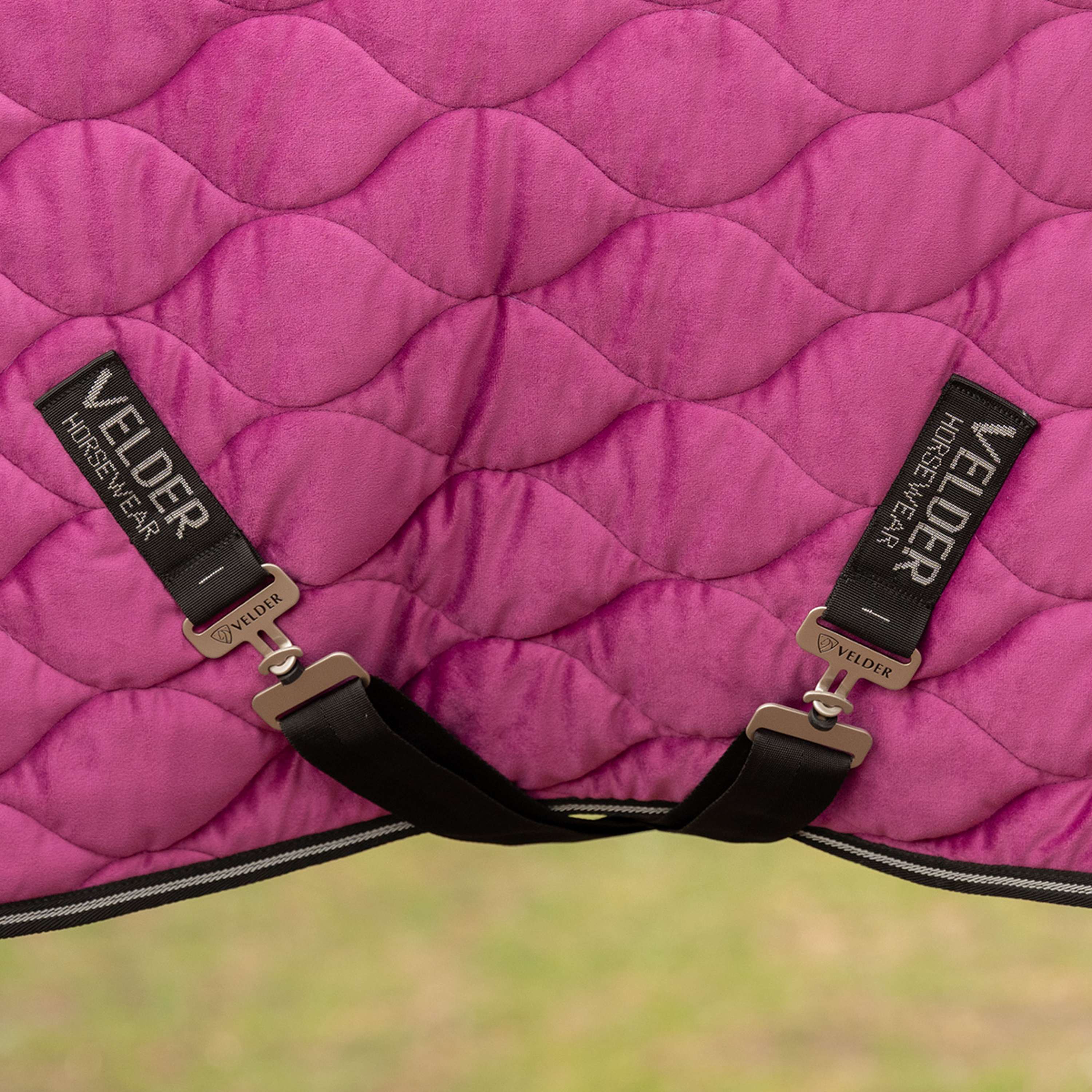 Velder Horsewear Premium Pony Couverture de Concours Satin Glow Dutch Raspberry