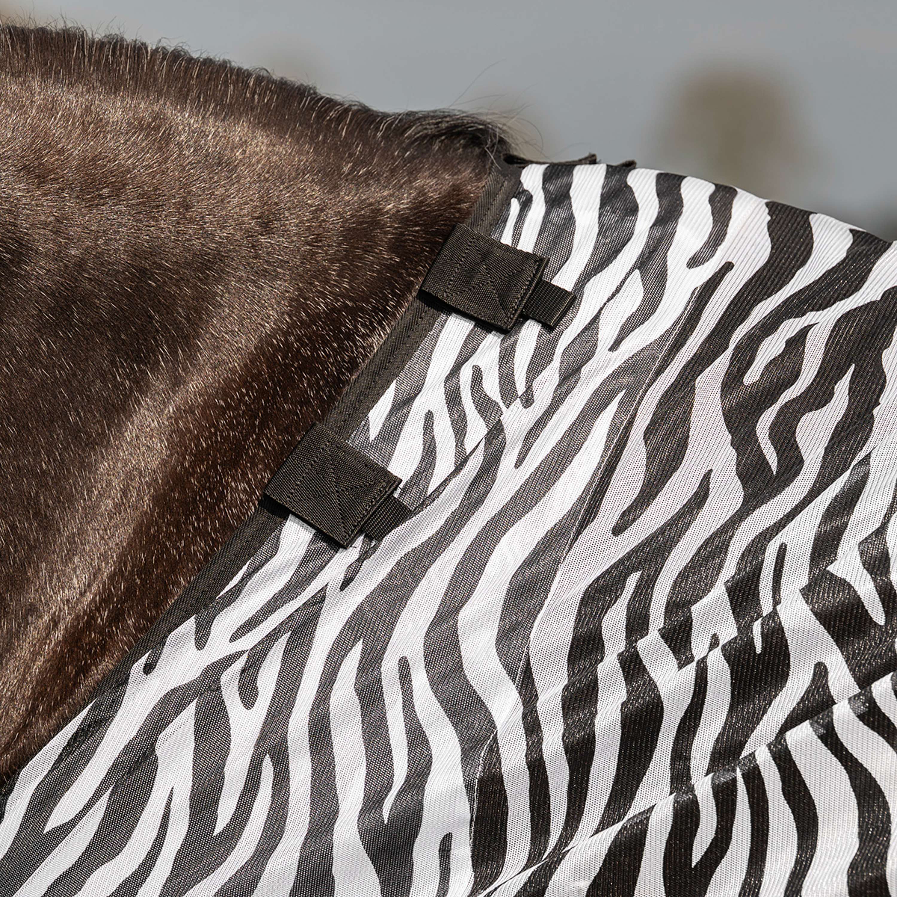 Velder Horsewear Essentials Couverture Anti-Mouches avec Couvre-cou Zebra Noir/Blanc
