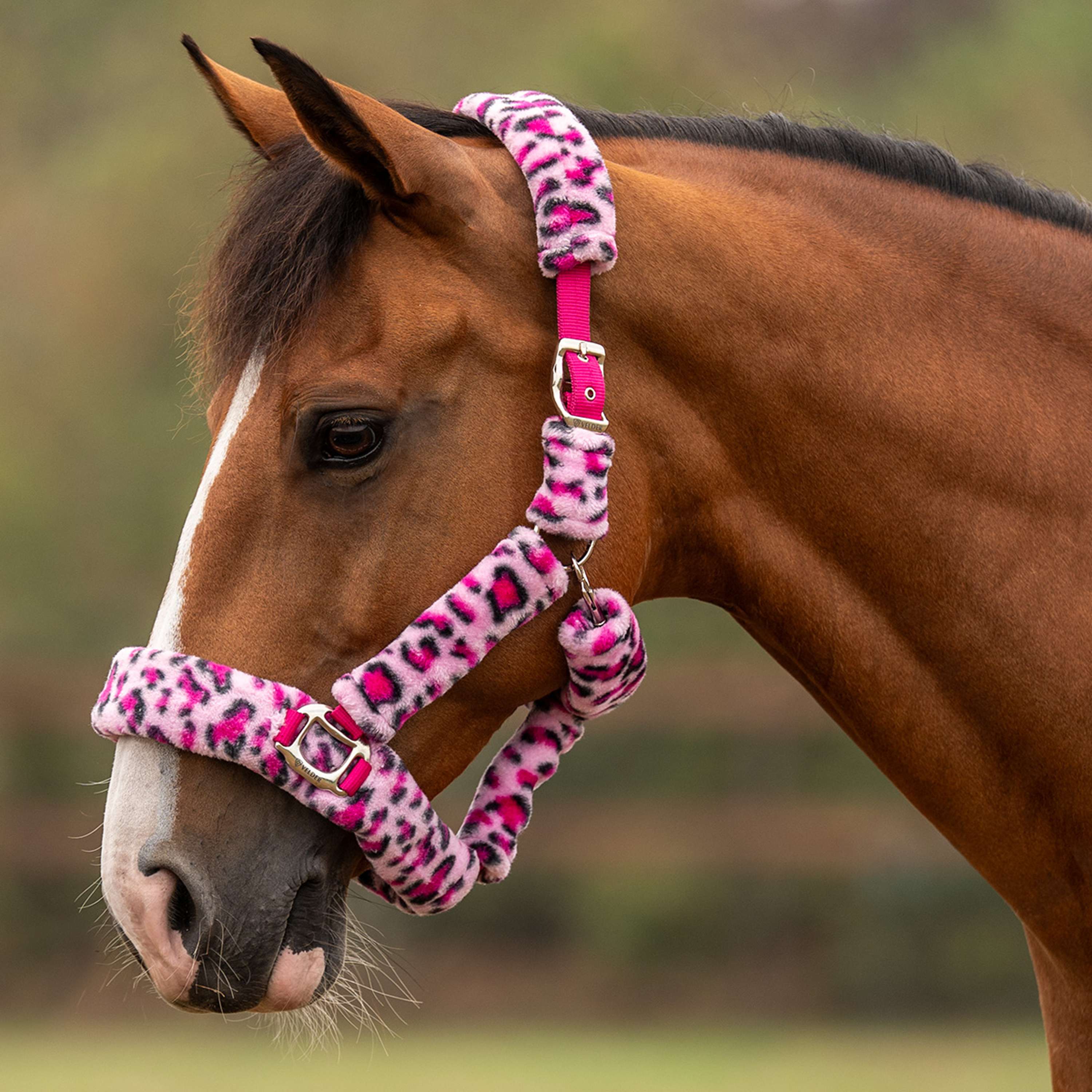 Velder Horsewear Premium Licol Comfort Fur Snow Leopard Rose