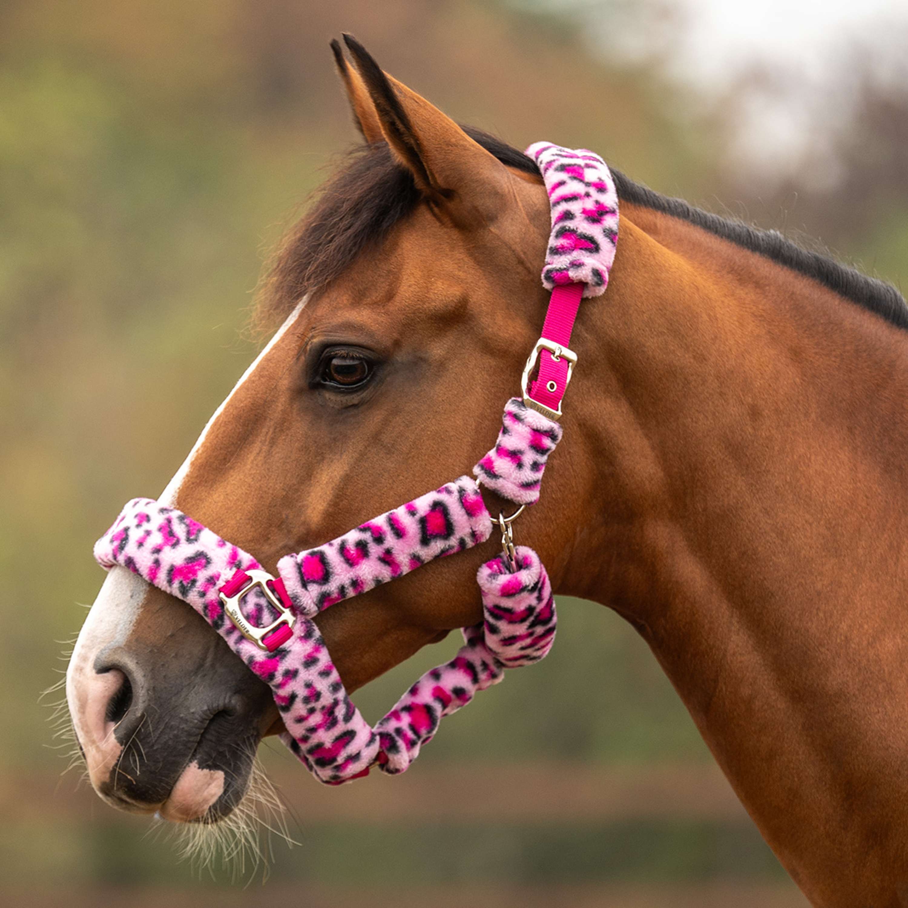 Velder Horsewear Premium Licol Comfort Fur Snow Leopard Rose