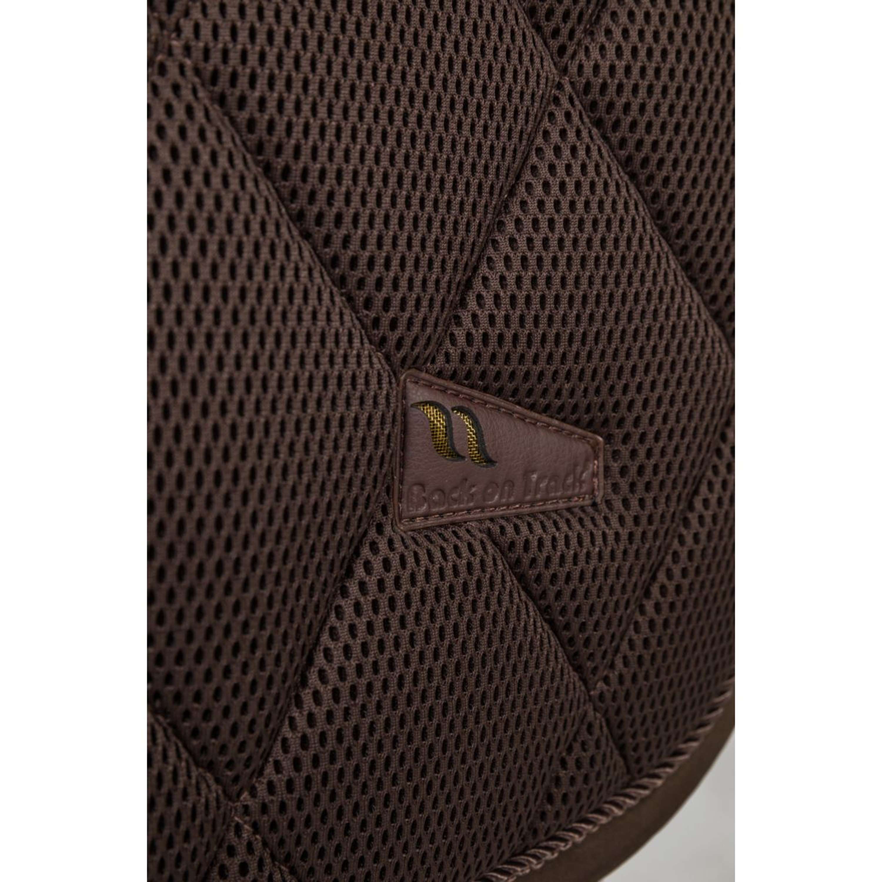 Back on Track Tapis de Selle AirFlow Dressage Marron