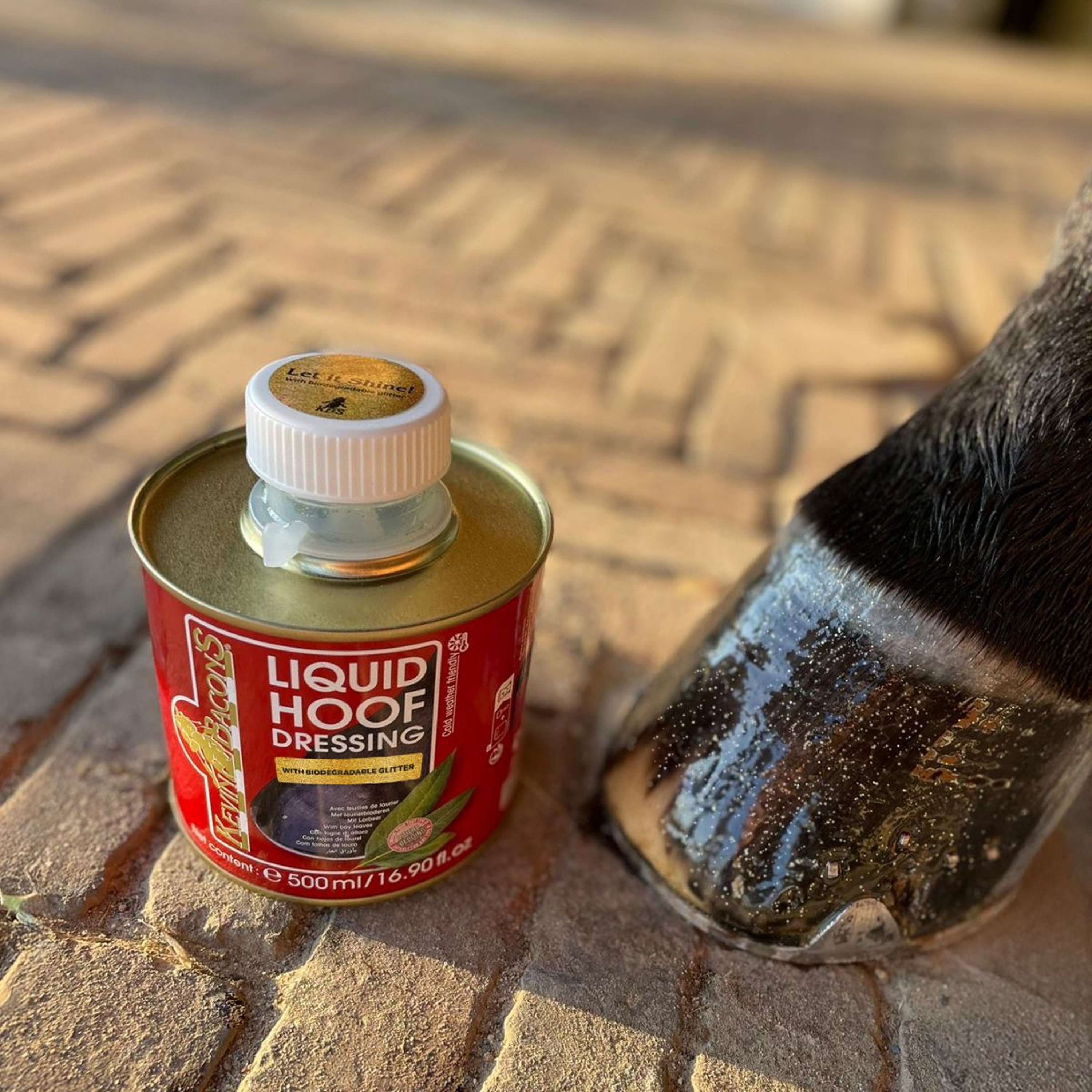 Kevin Bacon's Hoefdressing Glitter Edition Or