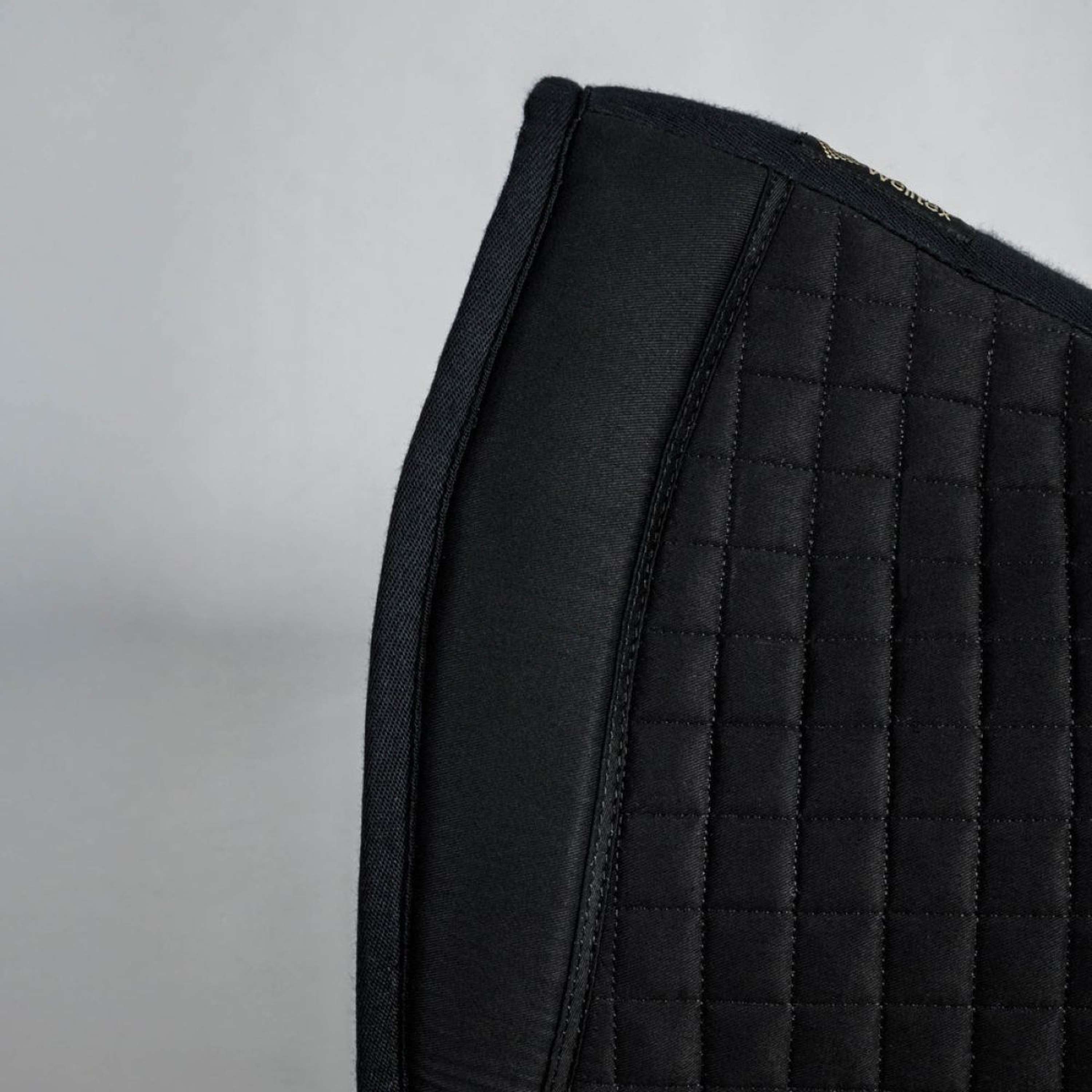 Back on Track Tapis de Selle No. III Dressage Noir