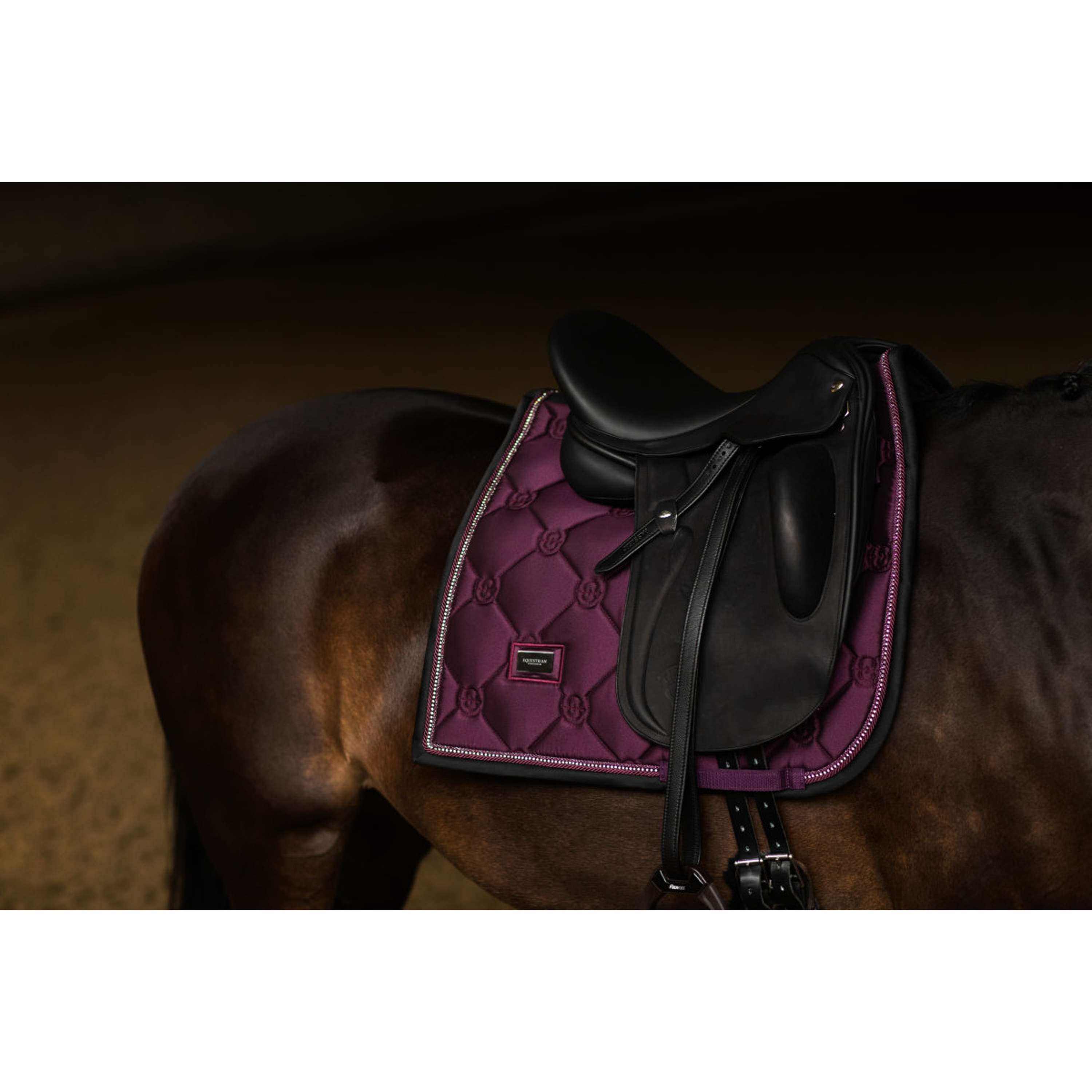 Equestrian Stockholm Tapis de Selle Crystal Shine Dressage Mauve Wine