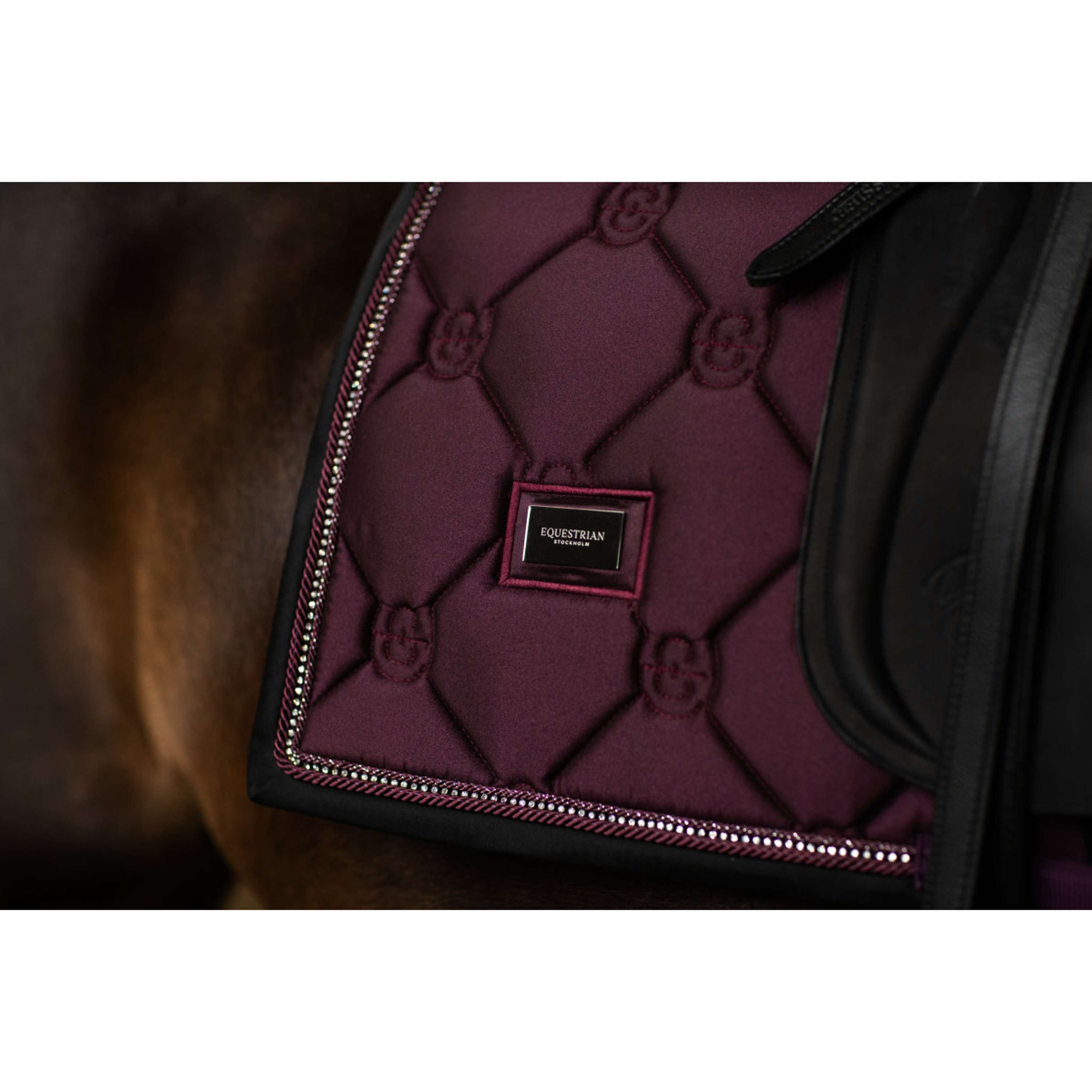 Equestrian Stockholm Tapis de Selle Crystal Shine Dressage Mauve Wine