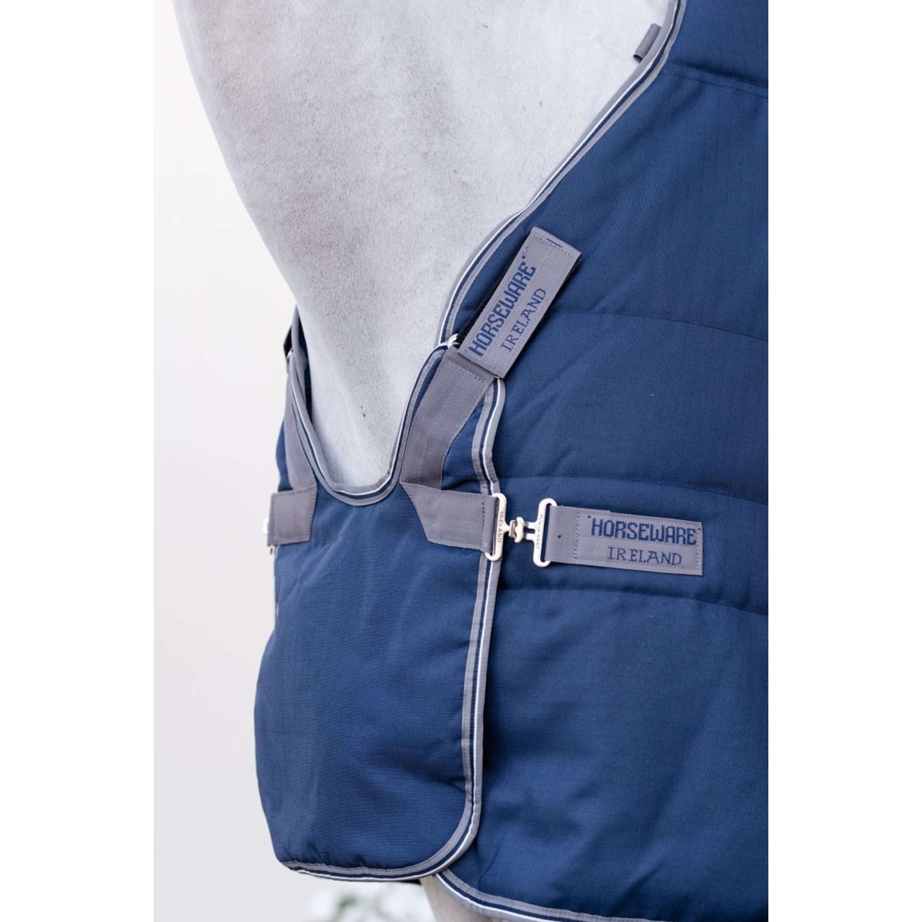 Rambo Optimo Couverture d'Écurie Plus 200g Navy/Thunderstorm Grey/Silver