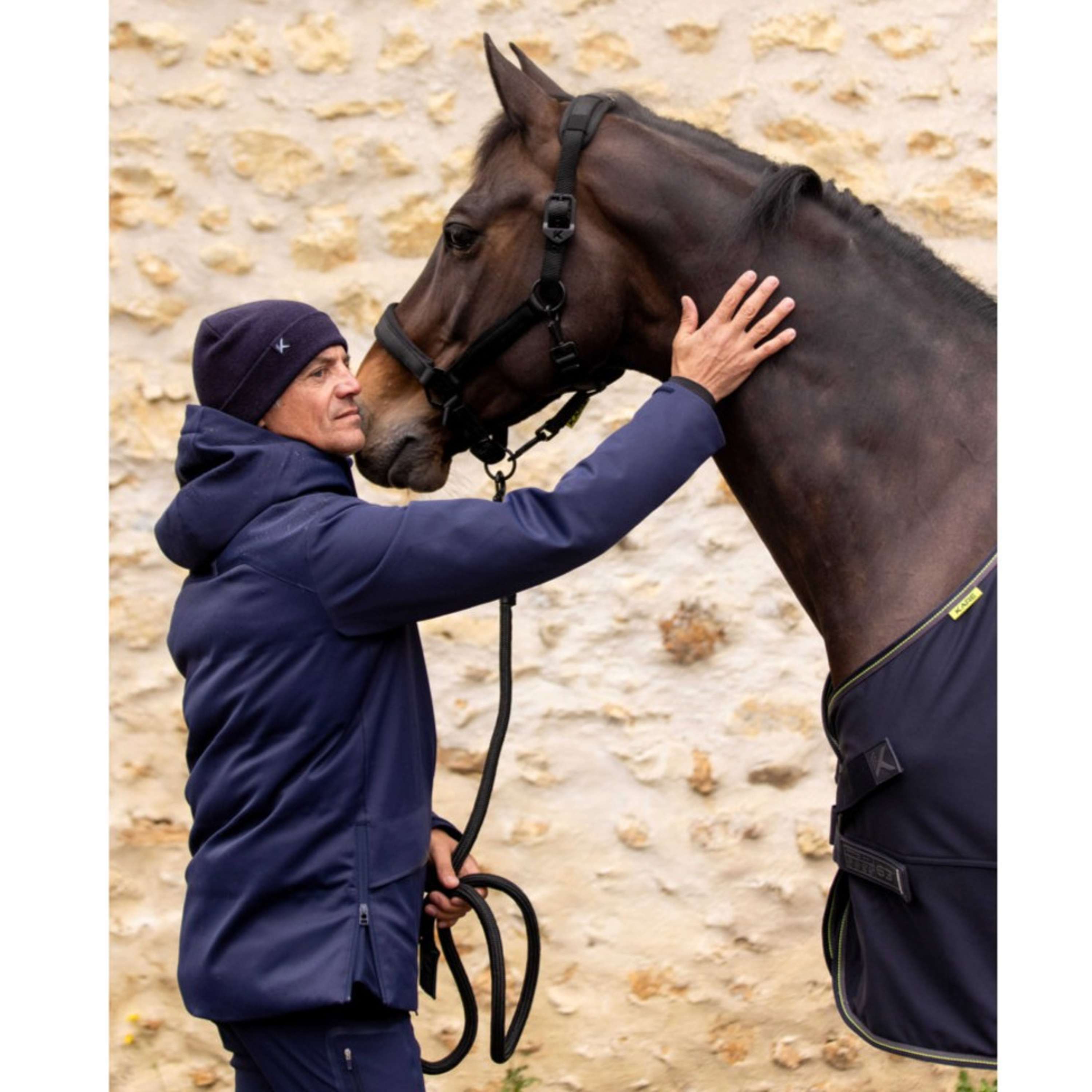 K by EQUITHÈME Corde pour Licol Triton avec Mousqueton Noir