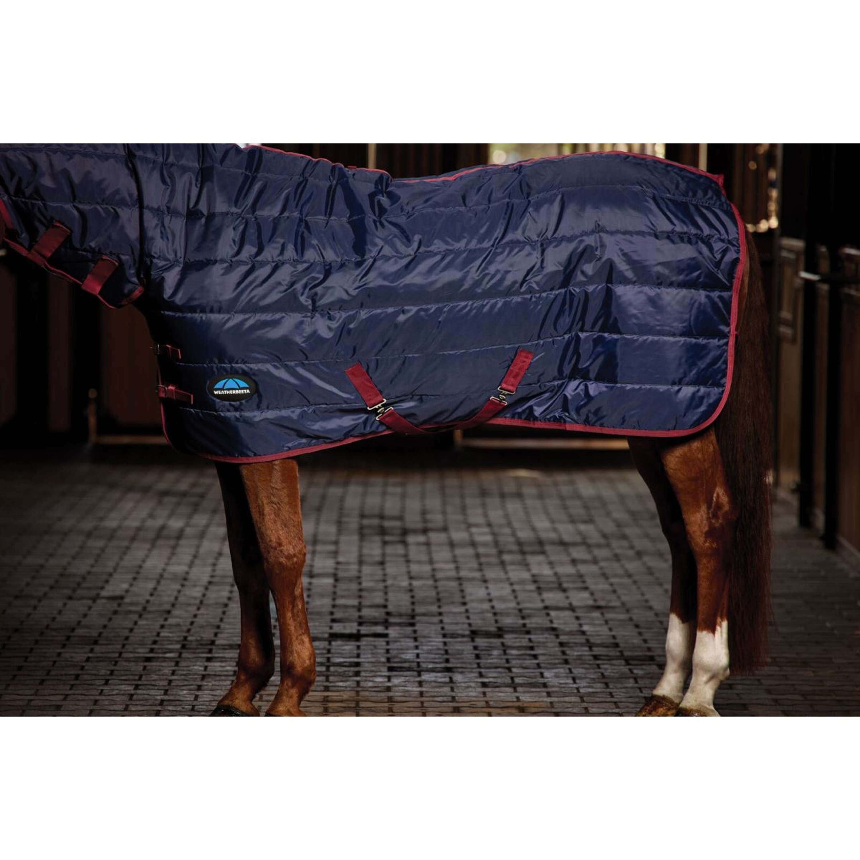 WeatherBeeta Couverture d'Écurie ComFiTec 210D Channel Quilt Combo Neck 220g Marine/Bordeaux